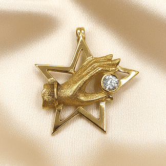 Colgante Estrella con Mano en Oro de 18k