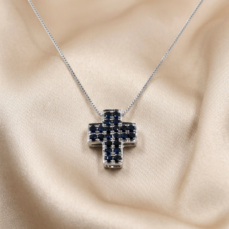 Cadena con cruz de brillantes negros