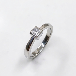 Anillo Solitario Oro 18k Diamante Princesa
