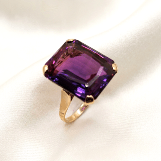 Anillo Oro 18k y Espinela Talla Esmeralda