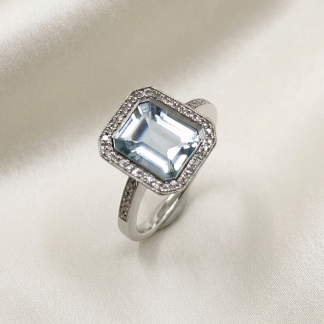 Anillo Oro 18k Aguamarina y 49 Brillantes