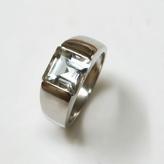 Anillo oro 18k y Aguamarina frontal