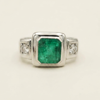 Anillo Oro 18k con Esmeralda