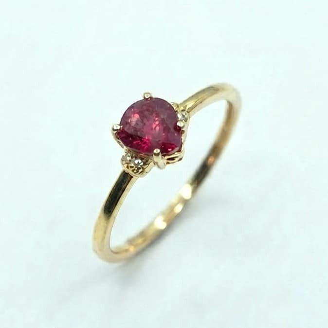 Anillo oro 18k rubí y brillantes