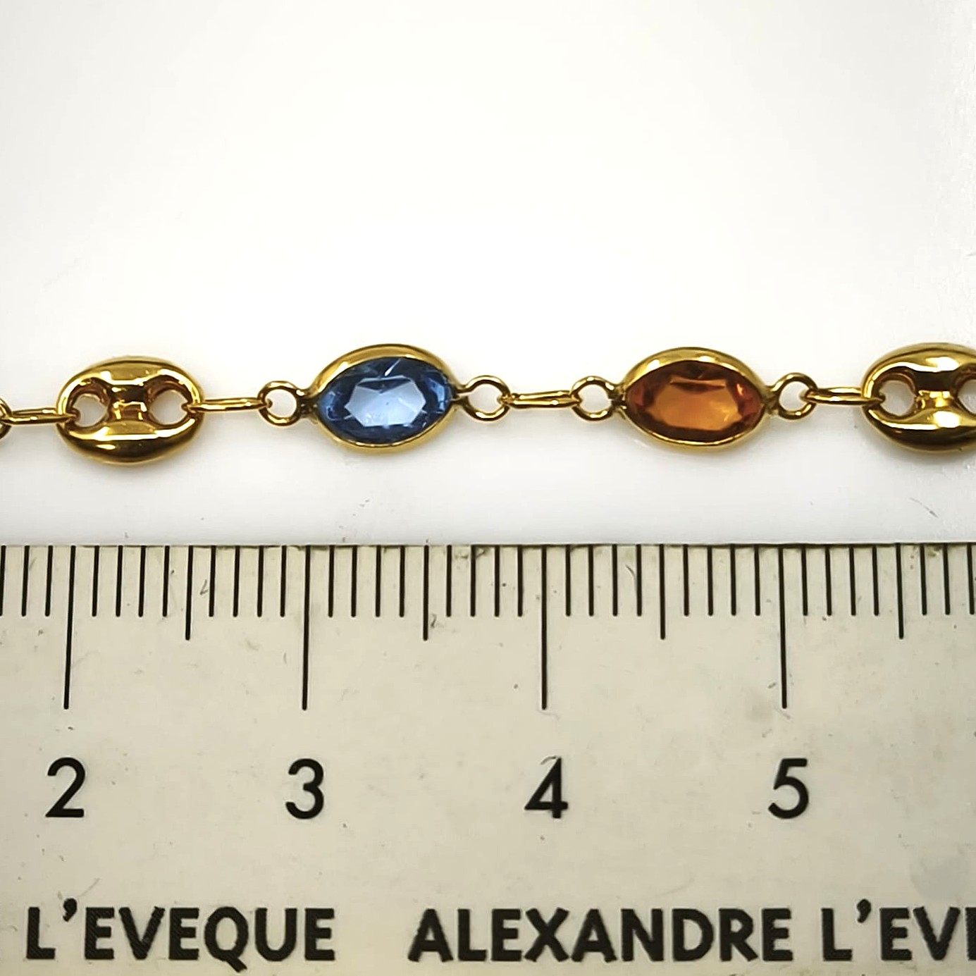 Vista lateral collar oro 18k