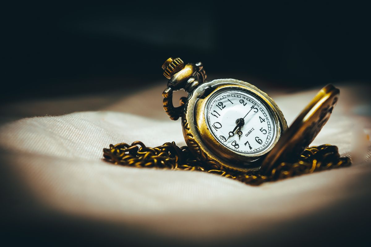 Reloj de bolsillo vintage, fotografía real